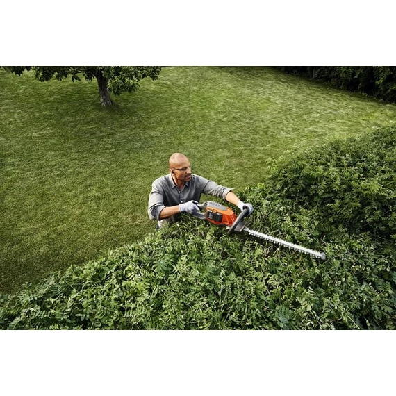 Sövénynyiró Akkus Husqvarna 215iHD45 KIT Akku+töltő