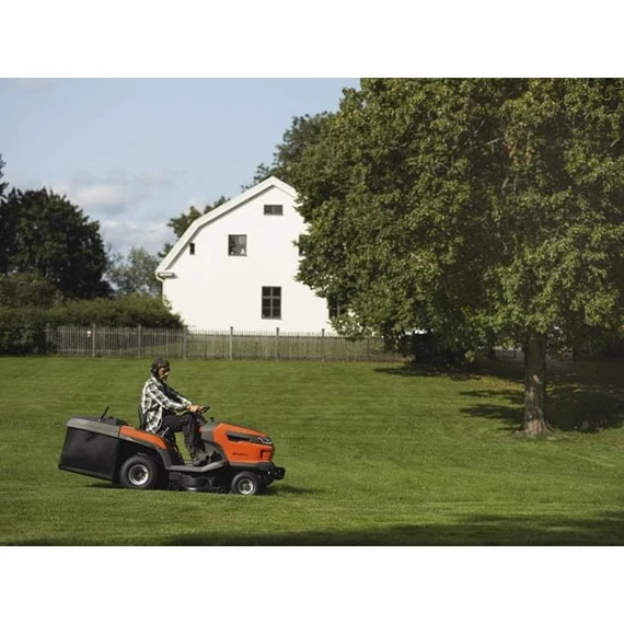 Fűnyírótraktor Gyűjtős Husqvarna TC220T