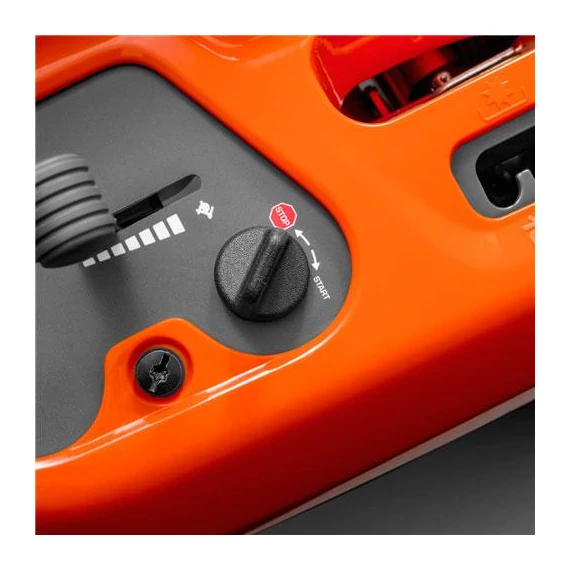 Fűnyírótraktor Husqvarna Rider R320X AWD  Csak Gép! ß